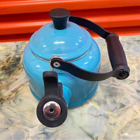 Le Creuset Classic Demi Stovetop Kettle Caribbean Blue Carbon Steel Porcelain - Picture 5 of 10